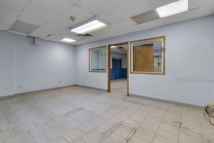 More Photos Of 1301 S 6th St, Noblesville Manufacturing For Sale