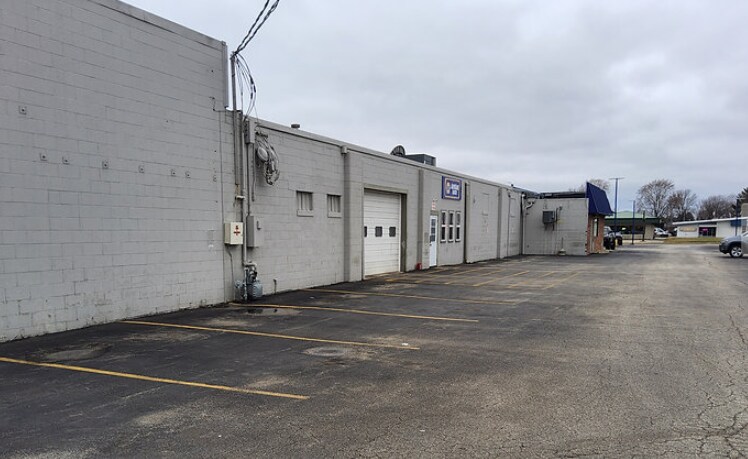 More Photos Of 1621 N Henderson St, Galesburg General Retail For Sale