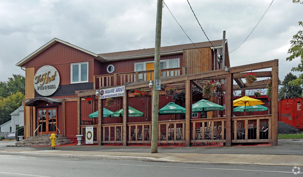 More Photos Of 106 Lakeport Rd, St Catharines Restaurant For Sale
