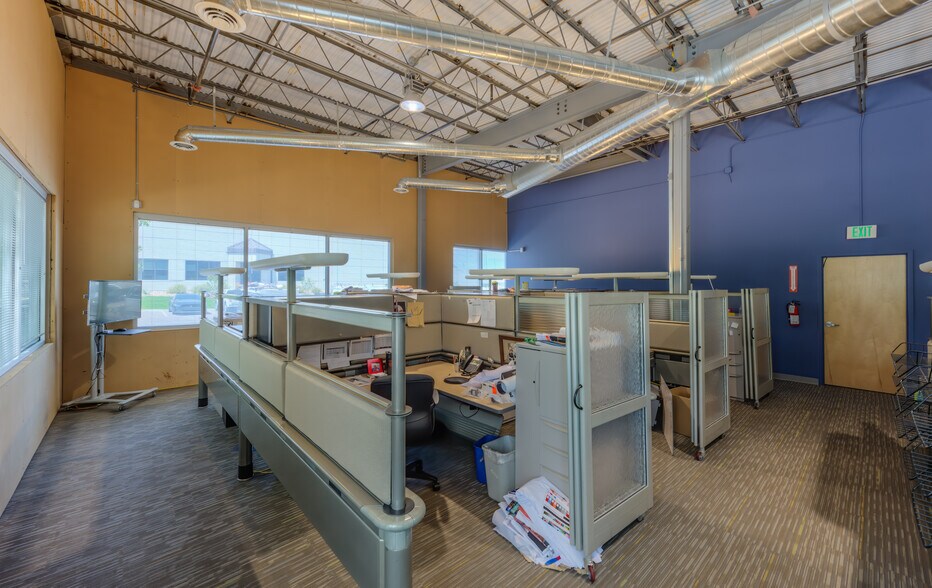 More Photos Of 2011 Cherry St, Louisville Light Manufacturing For Lease