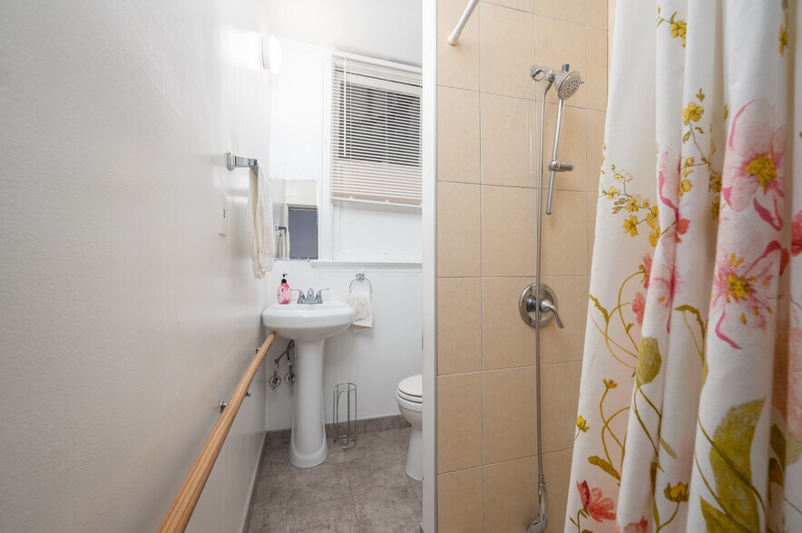 More Photos Of 480-484 6th St, San Francisco Apartments For Sale