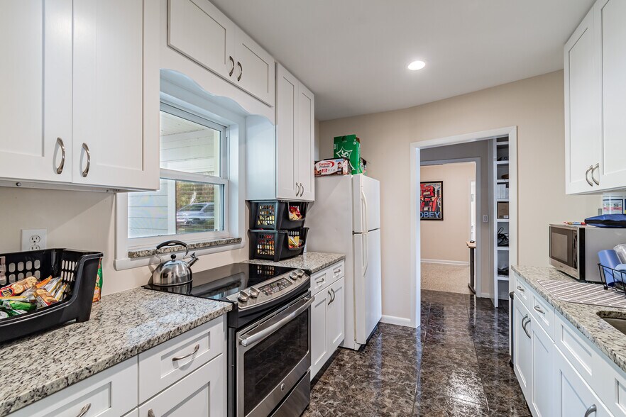 More Photos Of 110 Crenshaw Lake Rd, Lutz Office For Lease