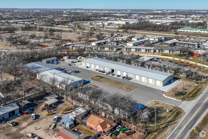 More Photos Of 126 N Garnett Rd, Tulsa Unknown For Lease