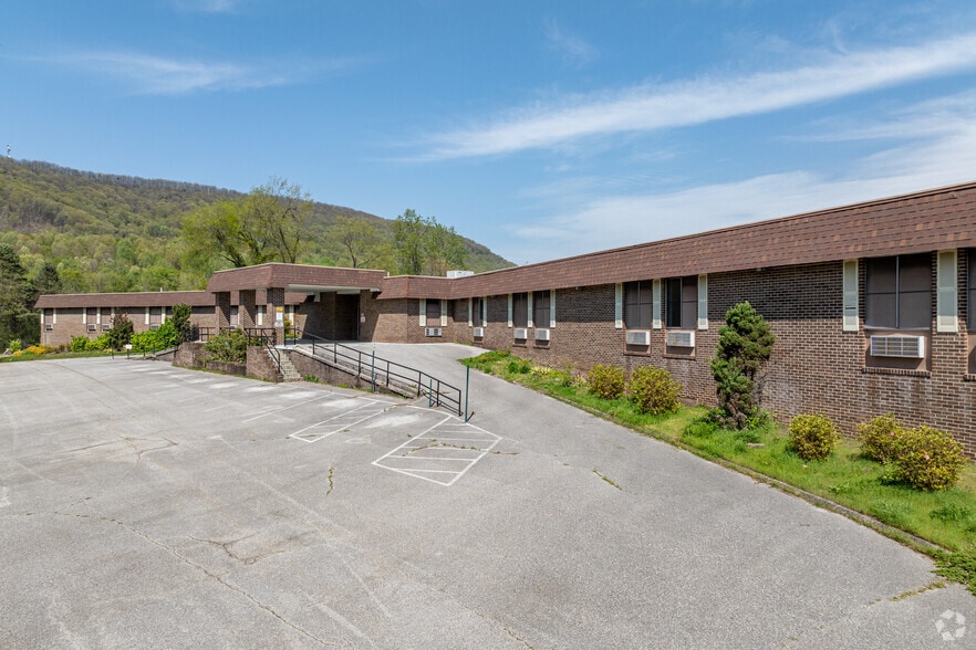 More Photos Of 240 Hannah Rd, Harriman Rehabilitation Center For Sale