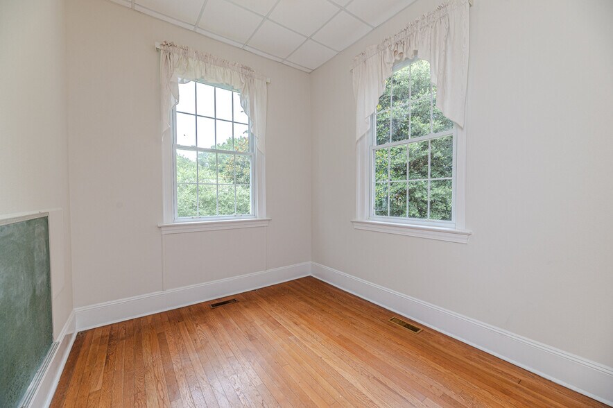 More Photos Of 211 Main st, Broadway Religious Facility For Sale