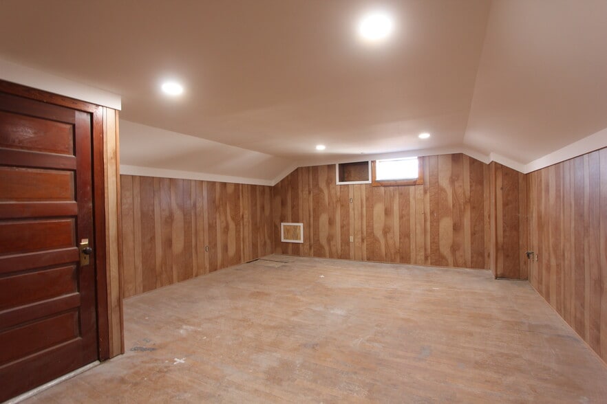 More Photos Of 36 Walnut St, Thurmont Warehouse For Lease