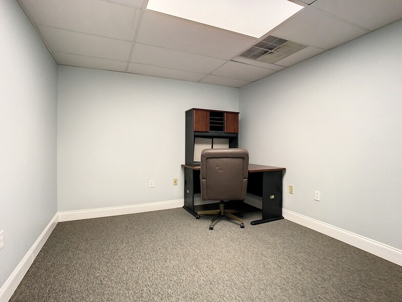 More Photos Of 22 W Monument Ave, Kissimmee Office For Lease