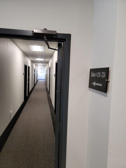 More Photos Of 5104 N Orange Blossom Trl, Orlando Office Residential For Lease