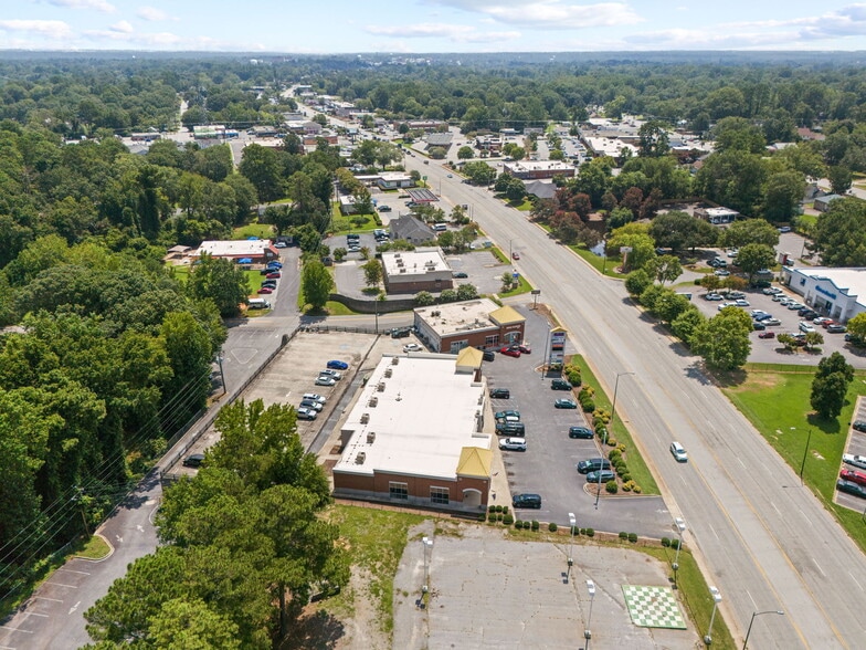 More Photos Of 3016 N Main St, Anderson Storefront Retail Office For Lease