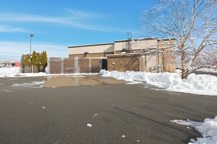 More Photos Of 726 W Center St, West Bridgewater Restaurant For Lease