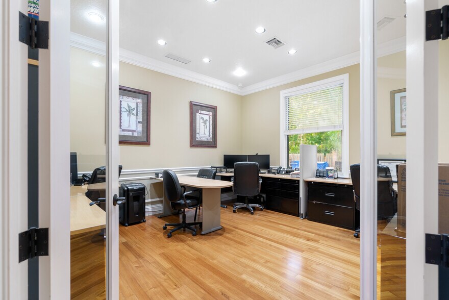 More Photos Of 102920 Overseas Hwy, Key Largo Office Residential For Sale