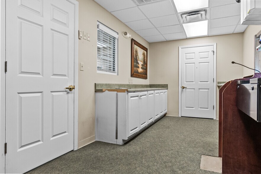More Photos Of 239 Cedric St, Leesburg Office For Sale