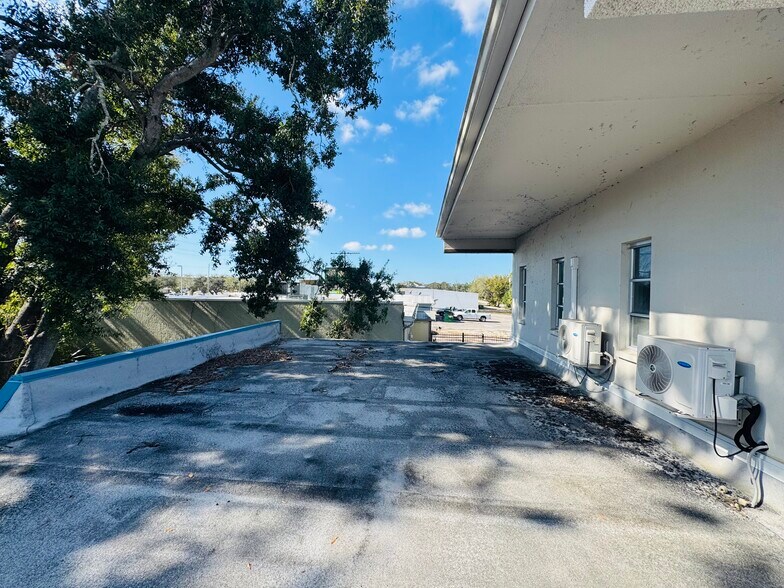 More Photos Of 4509 Bee Ridge Rd, Sarasota Medical For Sale