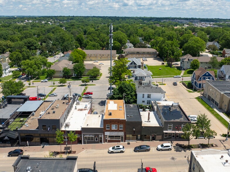 More Photos Of 2218 College St, Cedar Falls Storefront For Lease