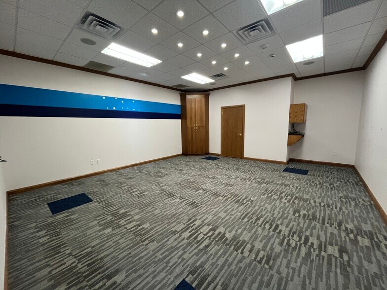 More Photos Of 10858 FM 346 W, Flint Office For Sale