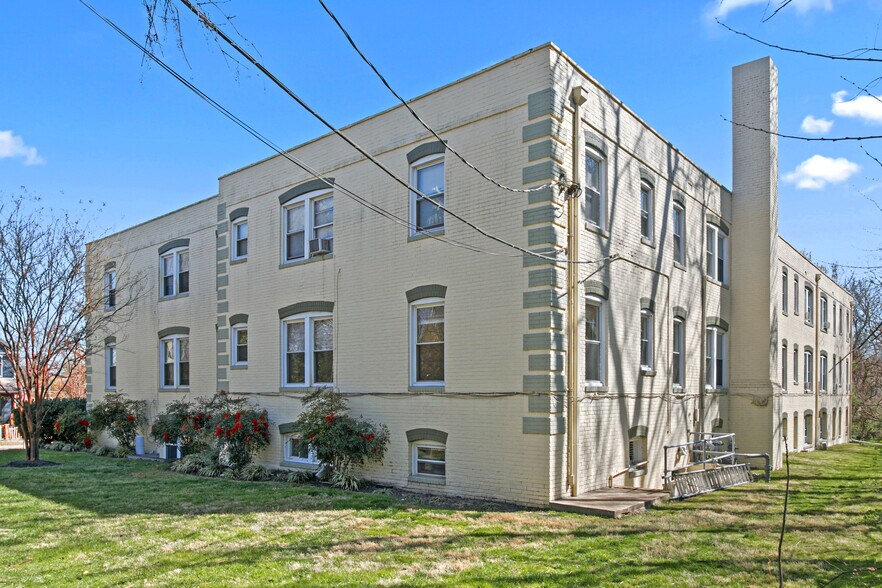 More Photos Of 4701-4703 Ravenswood Rd, Riverdale Apartments For Sale