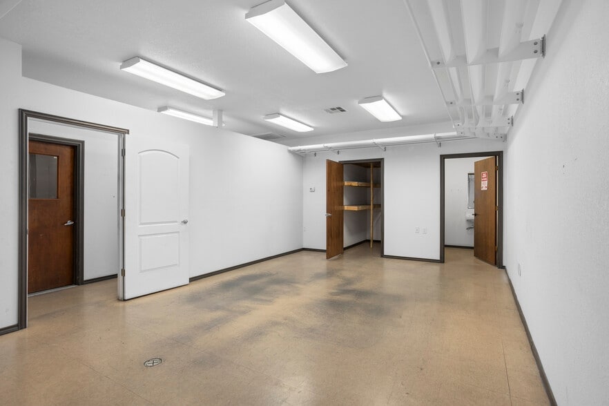 More Photos Of 6715 Corporation Pky, Fort Worth Unknown For Lease