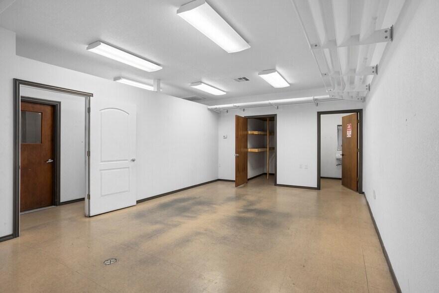More Photos Of 6750 Corporation Pky, Fort Worth Warehouse For Lease