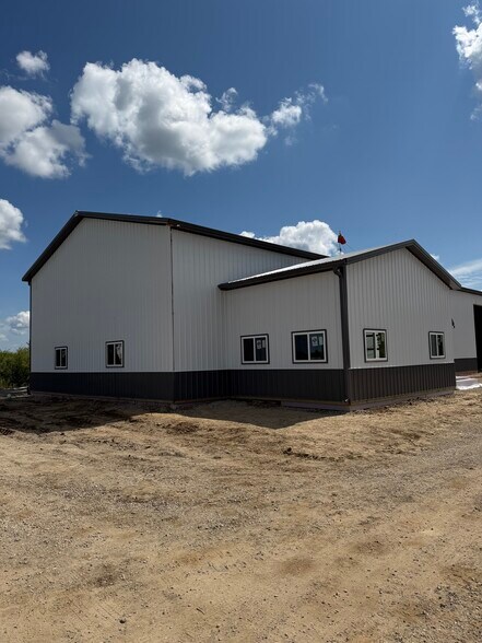 More Photos Of 3810 Drew Ave, Sandwich Light Manufacturing For Lease