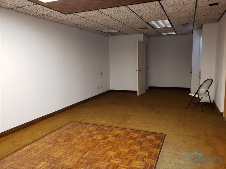 More Photos Of 410 Ryder Rd, Toledo Office For Sale