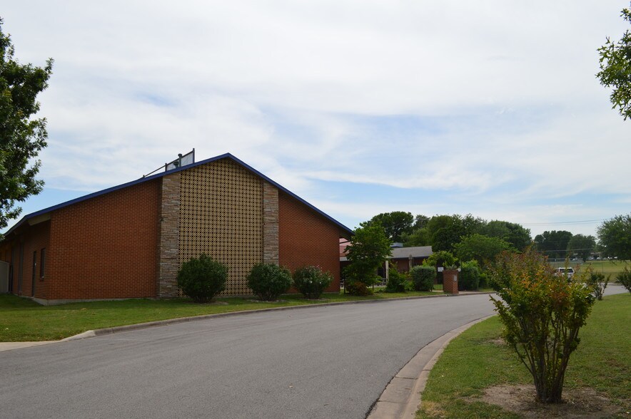 More Photos Of 301 W Anderson Ln, Austin Religious Facility For Sale