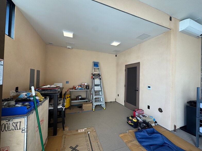 More Photos Of 5744 E 2nd St, Long Beach Storefront Retail Office For Lease