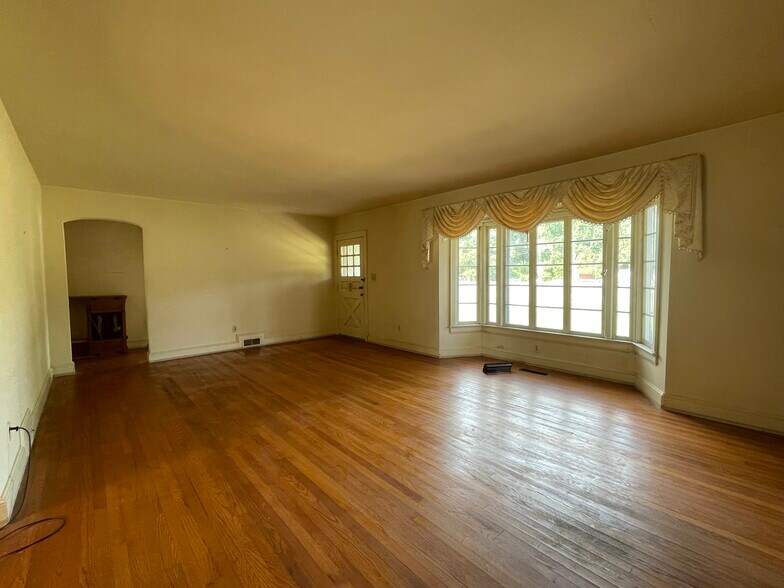 More Photos Of 1810 US Highway 17, Williamston Flex For Sale