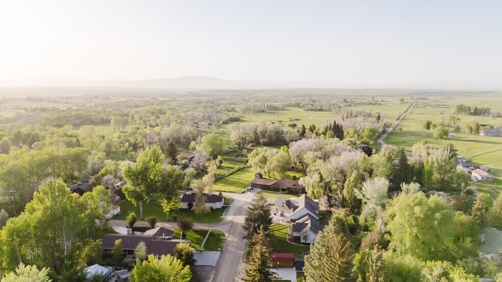 More Photos Of 925 Lamoille Hwy, Lamoille Hotel For Sale