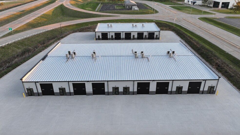 More Photos Of 540-570 N Service Rd, Saint Peters Flex For Lease