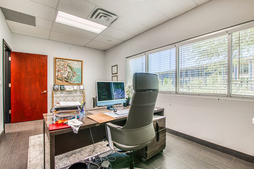 More Photos Of 550 S Mesa Hills Dr, El Paso Medical For Lease