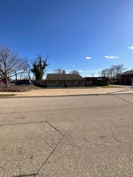 More Photos Of 1000-1010 Broadview Blvd, Brackenridge Freestanding For Sale