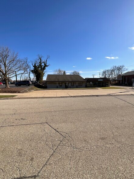 More Photos Of 1000-1010 Broadview Blvd, Brackenridge Freestanding For Lease