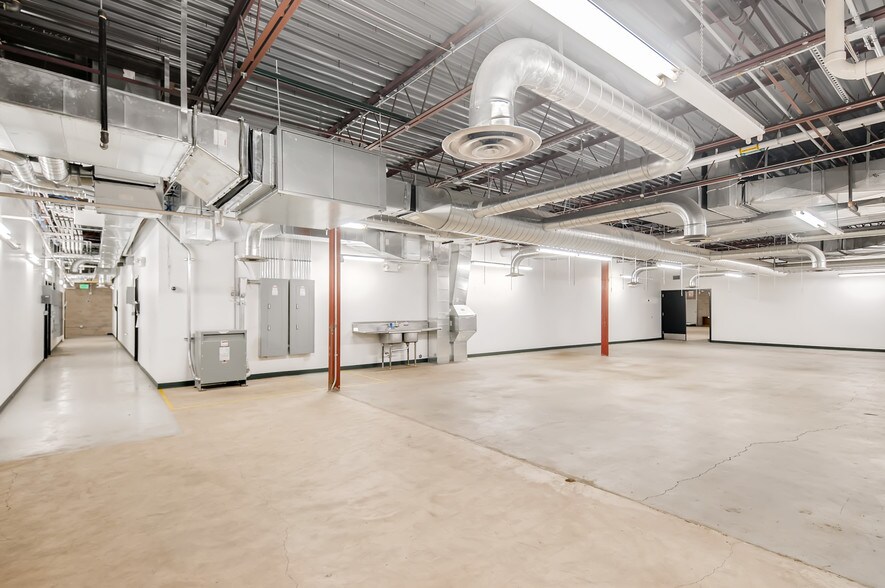 More Photos Of 5550 Joliet St, Denver Warehouse For Sale