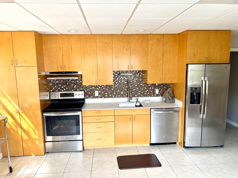 More Photos Of 218 S F St, Lake Worth Warehouse For Sale