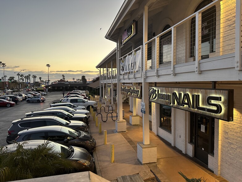 More Photos Of 910 Grand Ave, San Diego Storefront Retail Office For Lease