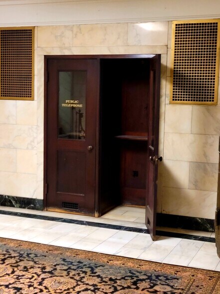 More Photos Of 1110 W 35th St, Chicago Office For Sale