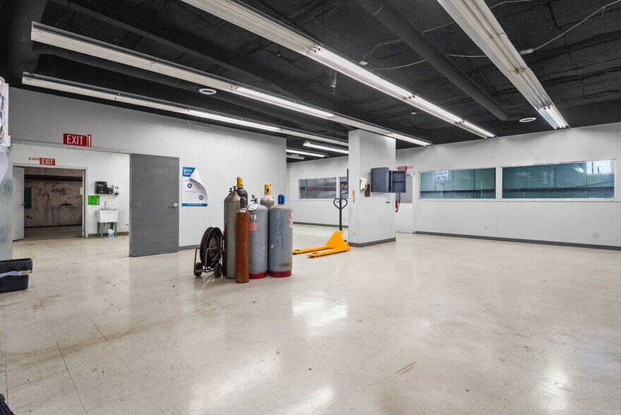 More Photos Of 3401 NNE Loop 323, Tyler Light Distribution For Sale