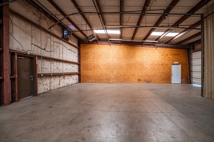 More Photos Of 225 Metro Dr, Terrell Unknown For Lease