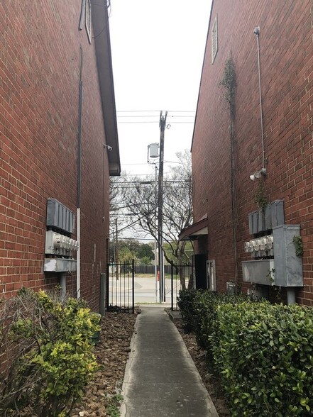 More Photos Of 1020 Jackson Keller Rd, San Antonio Apartments For Sale