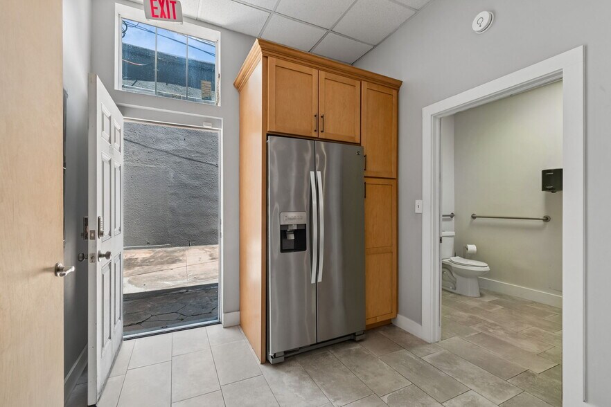 More Photos Of 2801-2805 Dr Martin Luther King Jr St N, Saint Petersburg Storefront Retail Office For Lease