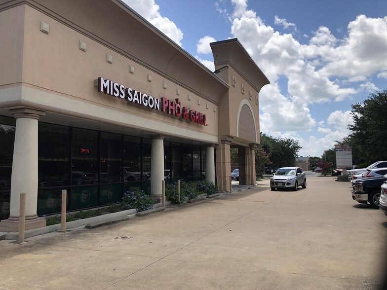 More Photos Of 7400 W Tidwell Rd, Houston Storefront Retail Office For Lease