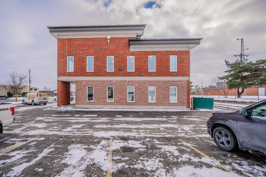 More Photos Of 90 Earl Martin Dr, Woolwich Medical For Lease