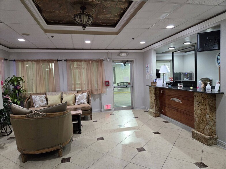 More Photos Of 8350 Razorback Rd, Colorado Springs Hotel For Sale