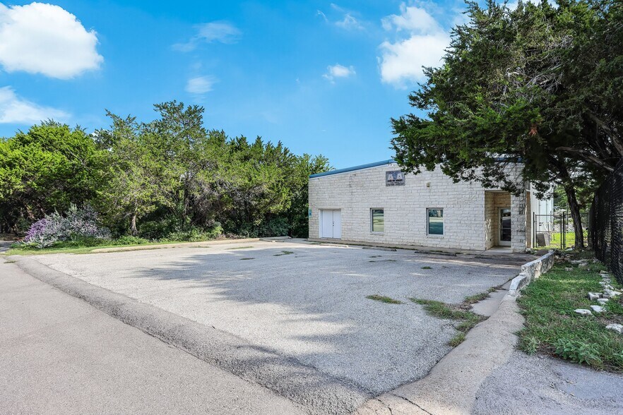 More Photos Of 20615 Dawn Dr, Lago Vista Freestanding For Sale