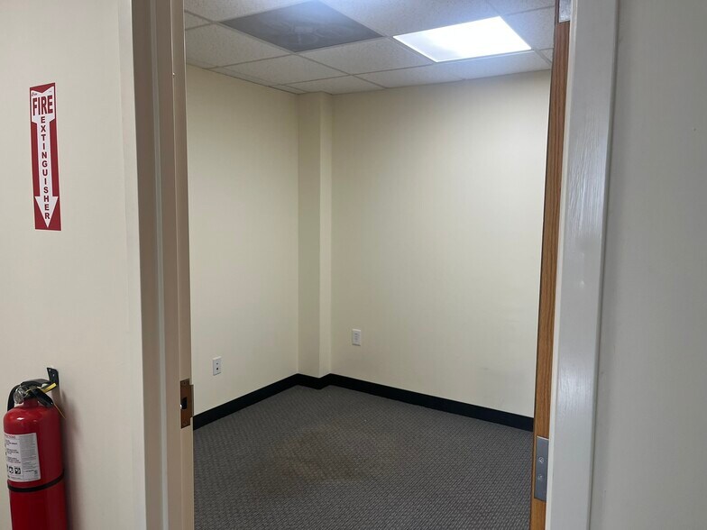 More Photos Of 792 S Main St, Mansfield Office For Lease