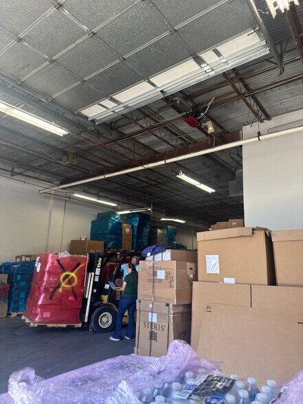 More Photos Of 4913 W Laurel St, Tampa Flex For Lease