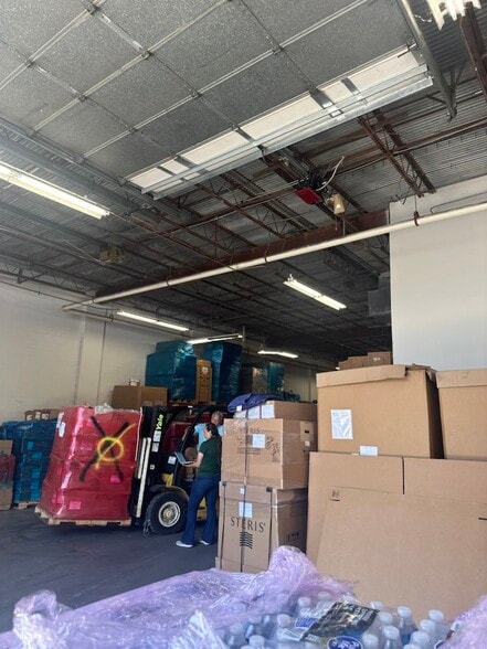 More Photos Of 4913 W Laurel St, Tampa Light Distribution For Lease