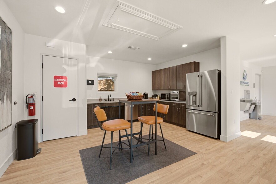 More Photos Of 7274 Elm St, Frisco Office For Sale