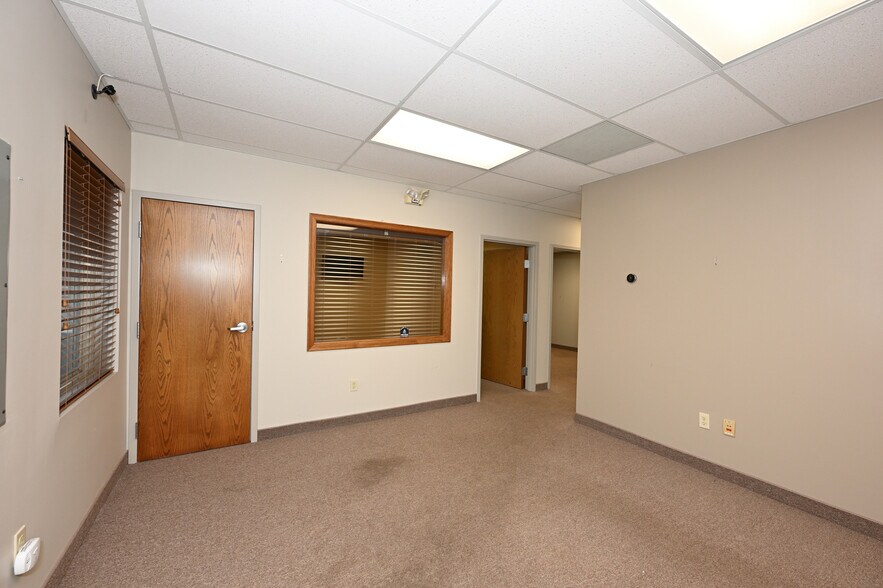 More Photos Of 4067-4083 N Jefferson St, Medina Medical For Lease