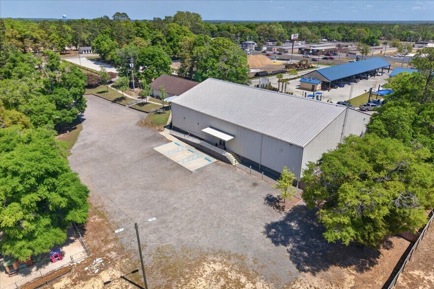More Photos Of 100 Duggan Ave, Crestview Specialty For Sale